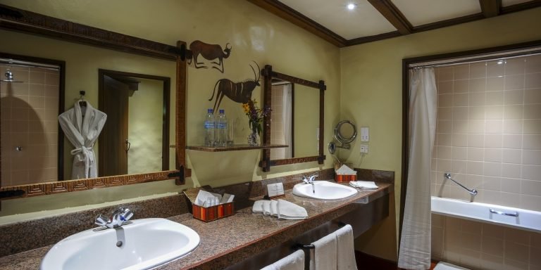 serena-ngorongoro-suite-bathroom